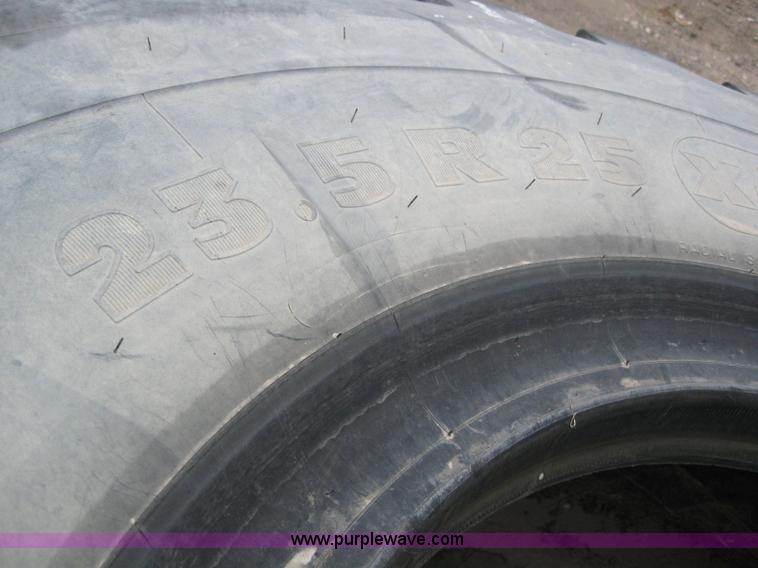 image for item 3086 (4) 23.5R25 loader tires