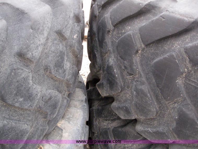 image for item 3086 (4) 23.5R25 loader tires
