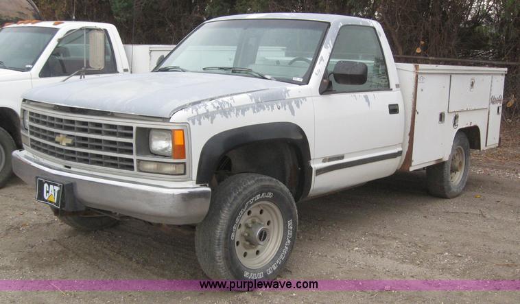 image for item 3090 1989 Chevrolet K3500 pickup truck