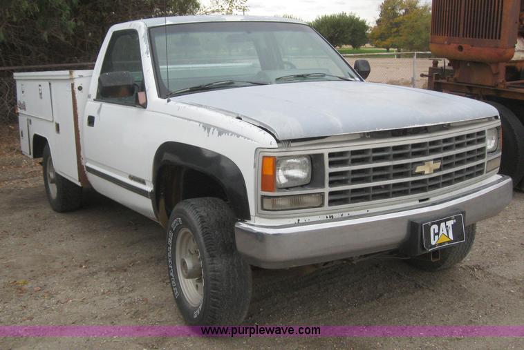 image for item 3090 1989 Chevrolet K3500 pickup truck