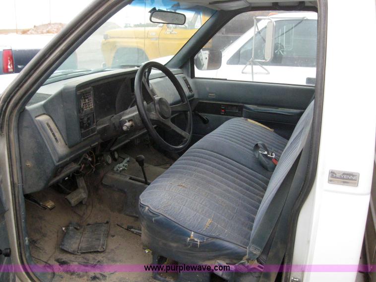 image for item 3090 1989 Chevrolet K3500 pickup truck