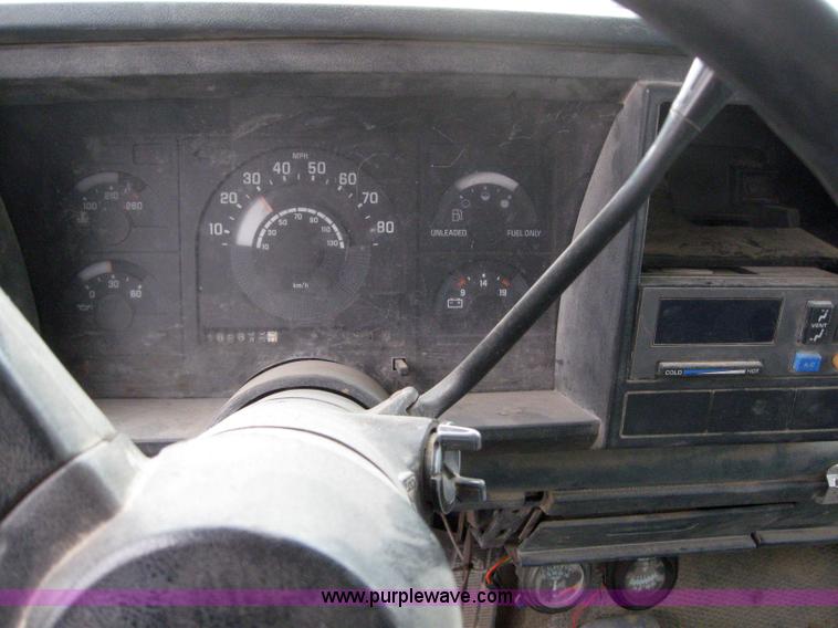 image for item 3090 1989 Chevrolet K3500 pickup truck