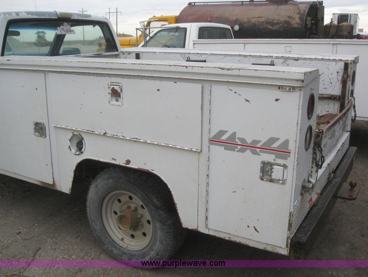 image for item 3090 1989 Chevrolet K3500 pickup truck