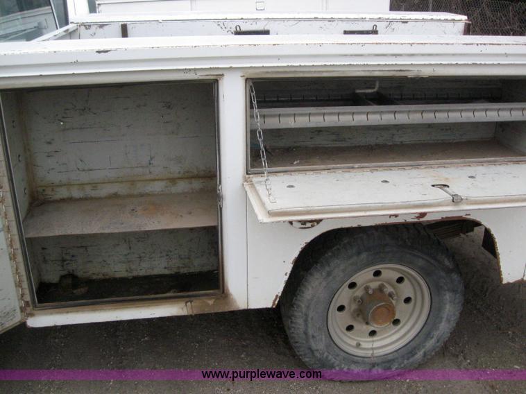 image for item 3090 1989 Chevrolet K3500 pickup truck