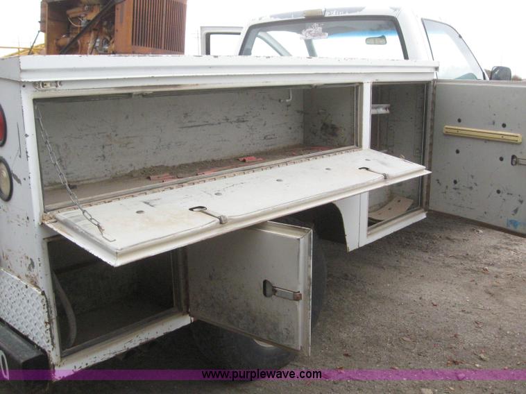 image for item 3090 1989 Chevrolet K3500 pickup truck