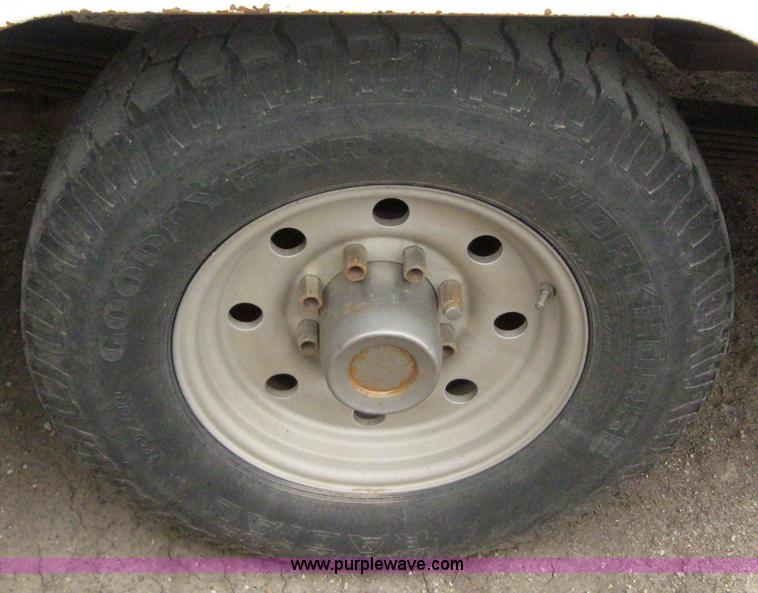 image for item 3090 1989 Chevrolet K3500 pickup truck