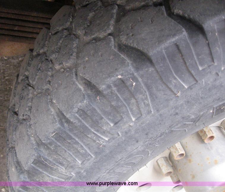 image for item 3090 1989 Chevrolet K3500 pickup truck