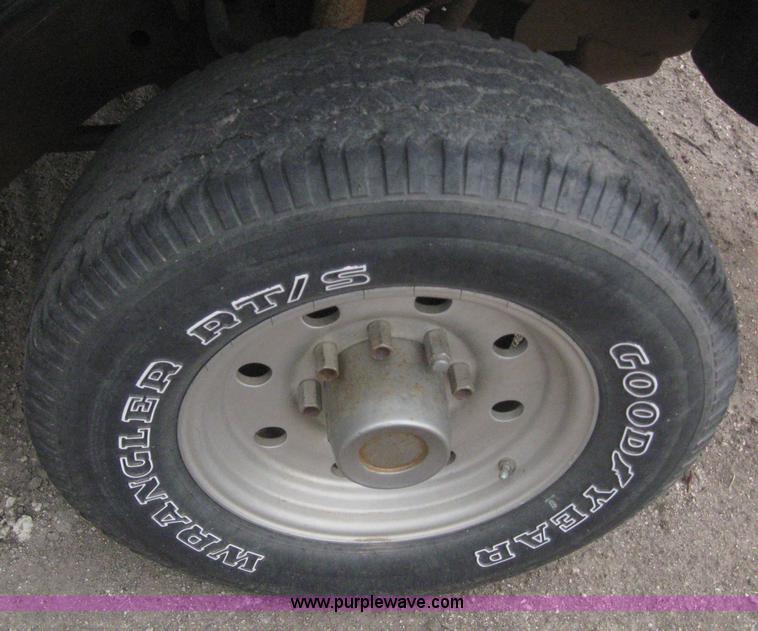 image for item 3090 1989 Chevrolet K3500 pickup truck