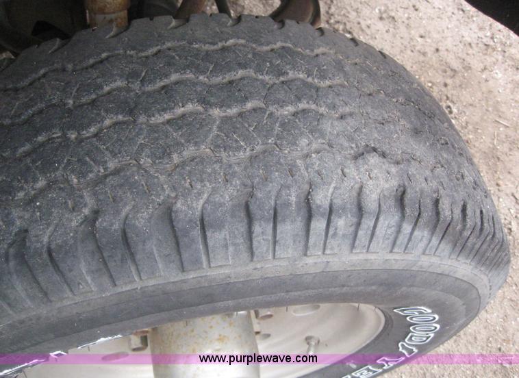 image for item 3090 1989 Chevrolet K3500 pickup truck