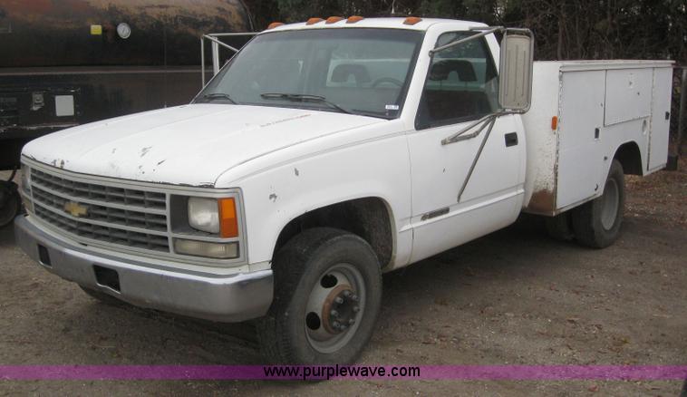 image for item 3091 1992 Chevrolet C3500 pickup truck