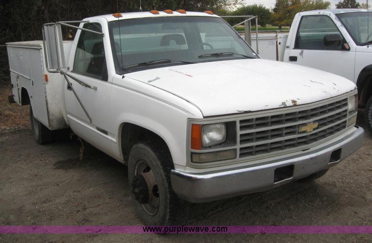 image for item 3091 1992 Chevrolet C3500 pickup truck