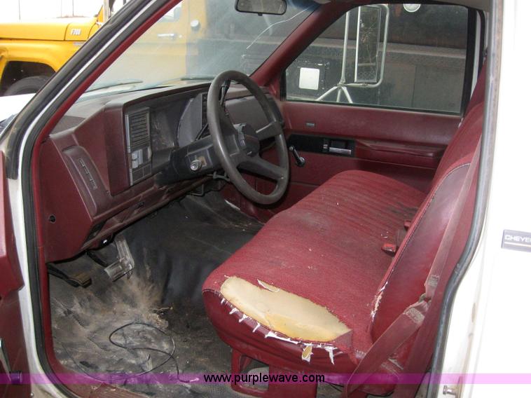 image for item 3091 1992 Chevrolet C3500 pickup truck