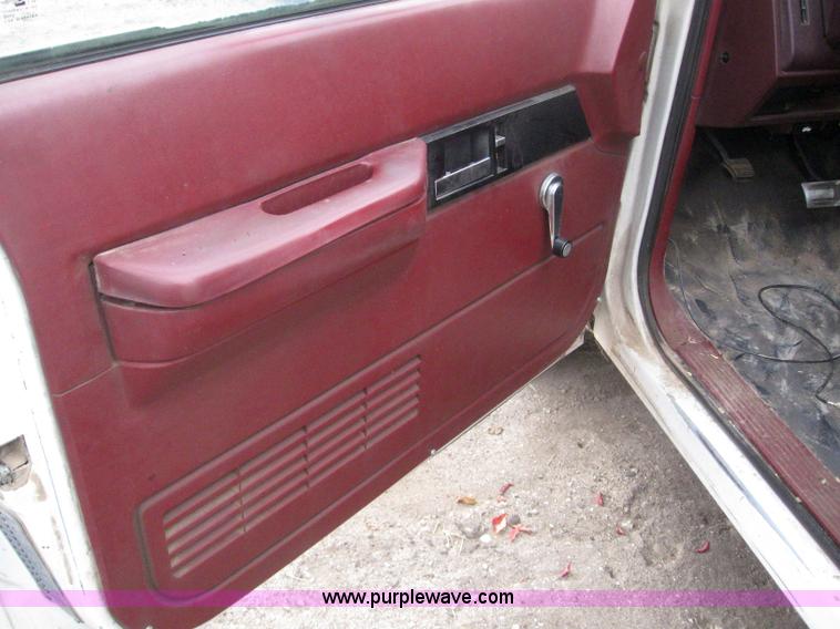 image for item 3091 1992 Chevrolet C3500 pickup truck