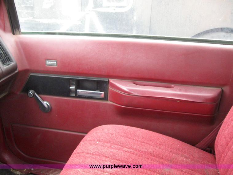 image for item 3091 1992 Chevrolet C3500 pickup truck