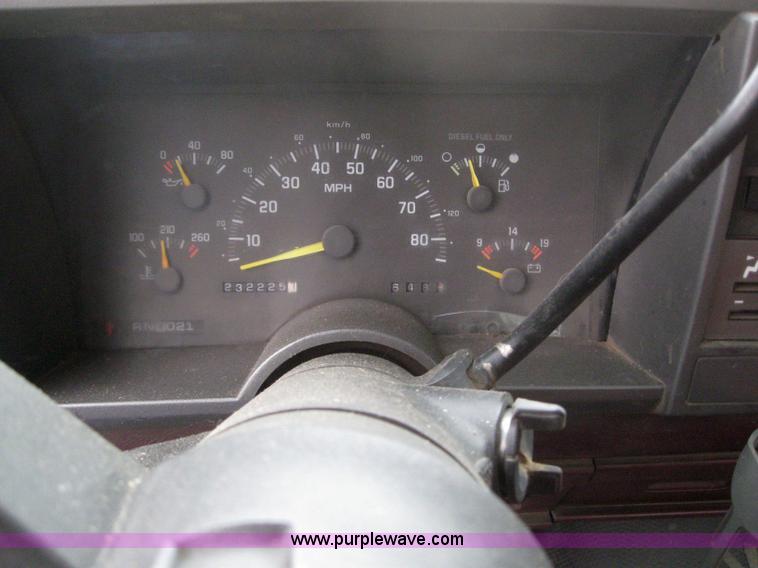 image for item 3091 1992 Chevrolet C3500 pickup truck