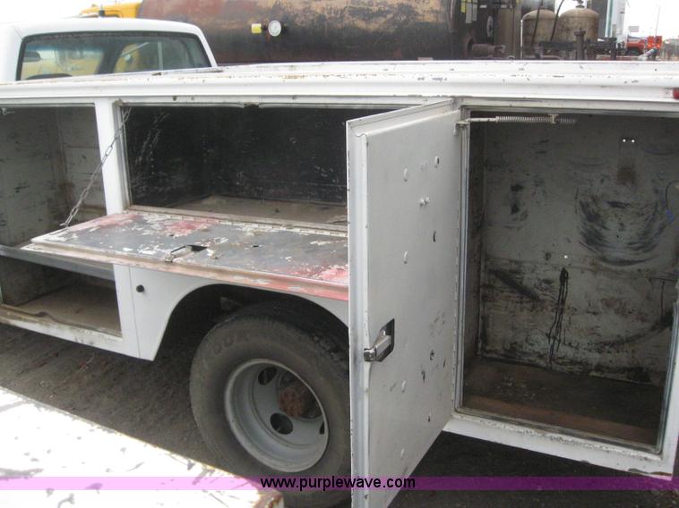 image for item 3091 1992 Chevrolet C3500 pickup truck