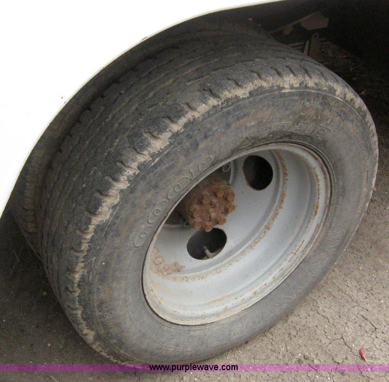 image for item 3091 1992 Chevrolet C3500 pickup truck