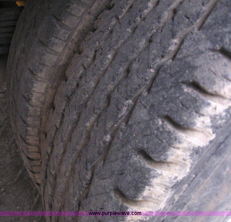 image for item 3091 1992 Chevrolet C3500 pickup truck