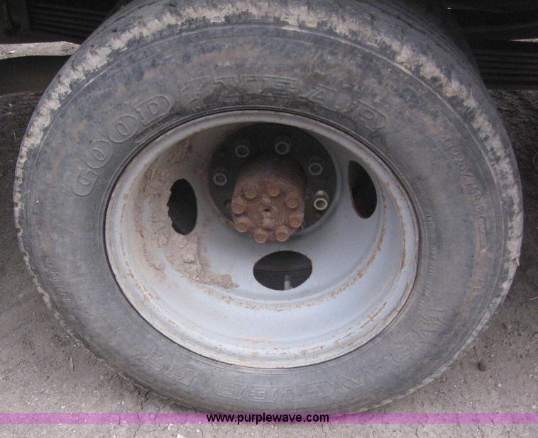 image for item 3091 1992 Chevrolet C3500 pickup truck