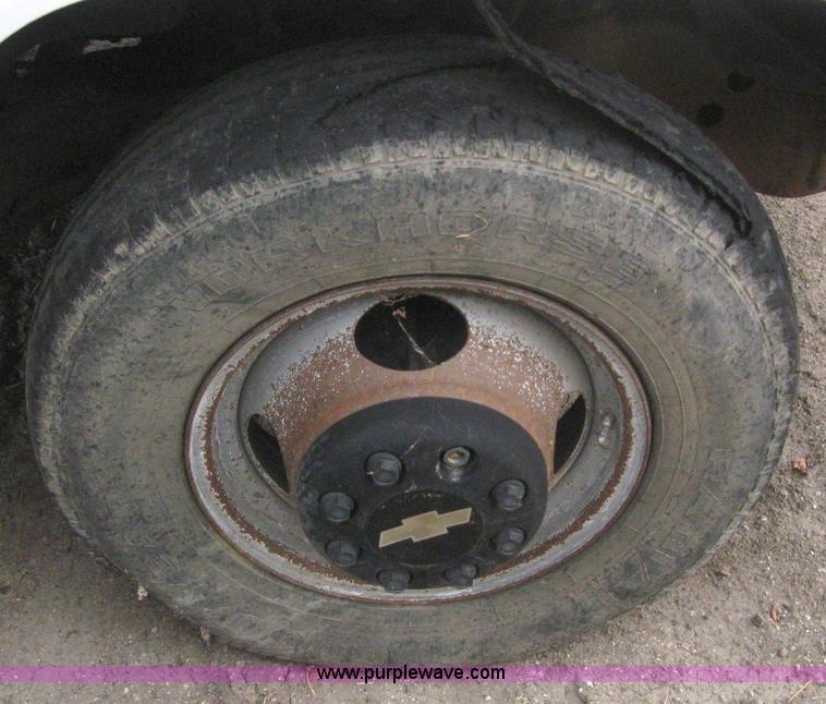 image for item 3091 1992 Chevrolet C3500 pickup truck