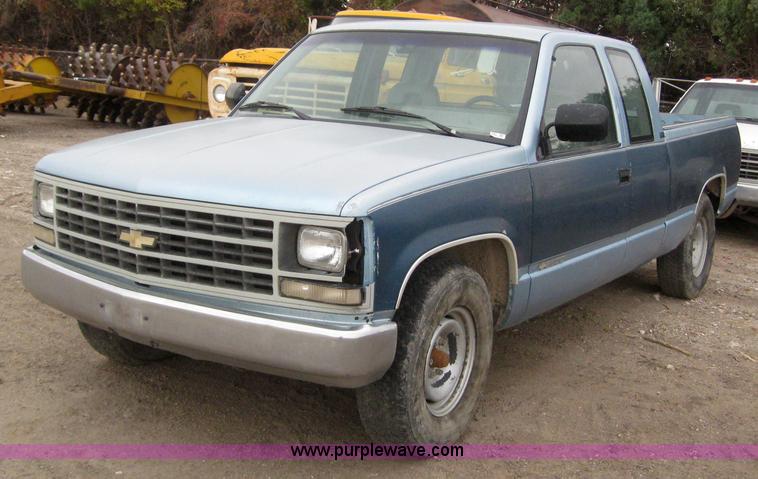 image for item 3092 1992 Chevrolet C2500 pickup truck