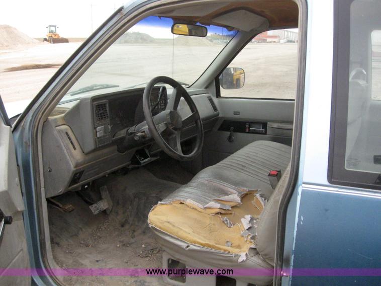 image for item 3092 1992 Chevrolet C2500 pickup truck