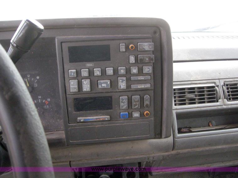 image for item 3092 1992 Chevrolet C2500 pickup truck