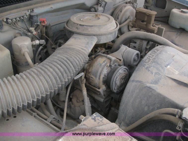 image for item 3092 1992 Chevrolet C2500 pickup truck