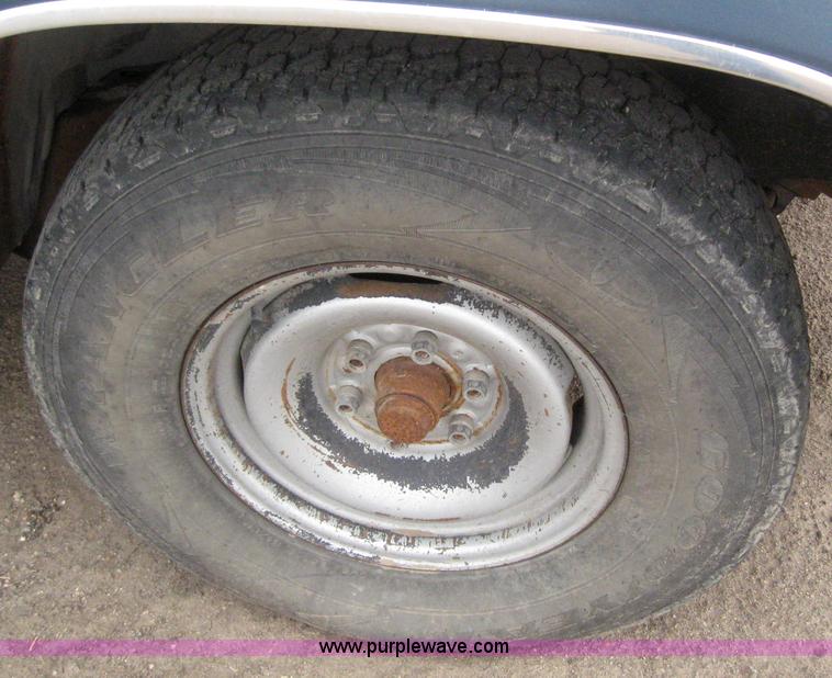 image for item 3092 1992 Chevrolet C2500 pickup truck