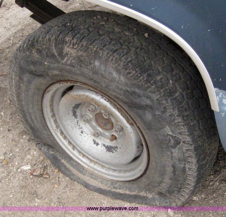 image for item 3092 1992 Chevrolet C2500 pickup truck