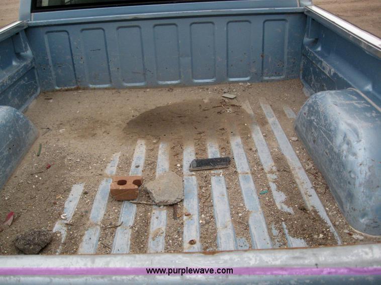 image for item 3092 1992 Chevrolet C2500 pickup truck