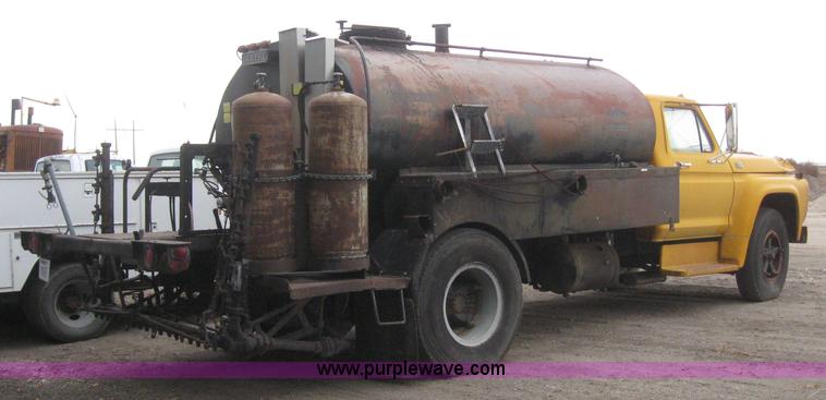 image for item 3093 1973 Ford F700 black topper truck