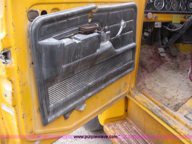 image for item 3093 1973 Ford F700 black topper truck