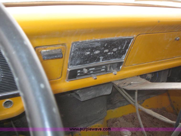 image for item 3093 1973 Ford F700 black topper truck