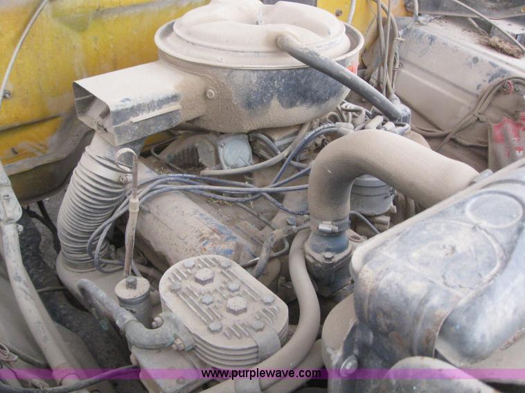 image for item 3093 1973 Ford F700 black topper truck