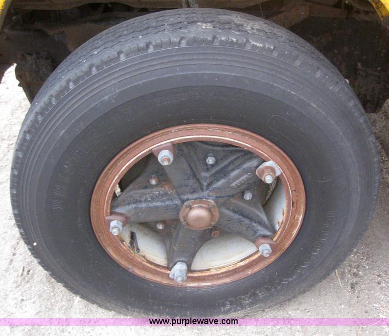 image for item 3093 1973 Ford F700 black topper truck