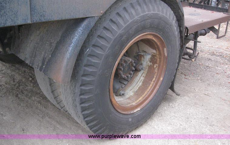 image for item 3093 1973 Ford F700 black topper truck