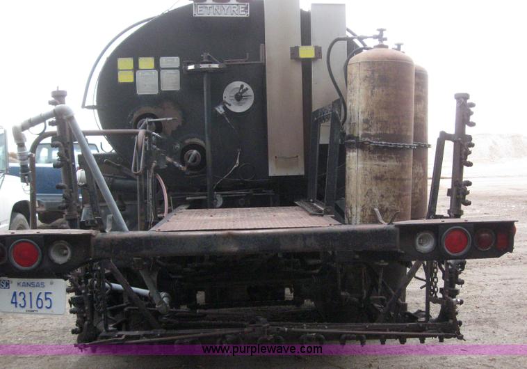 image for item 3093 1973 Ford F700 black topper truck