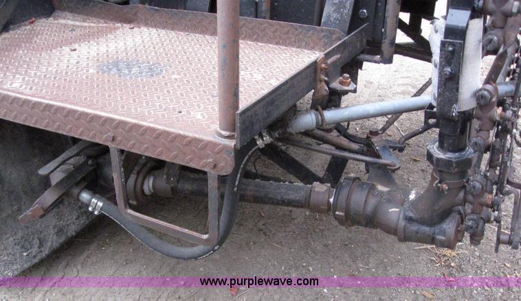 image for item 3093 1973 Ford F700 black topper truck