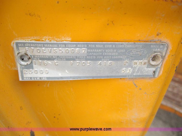 image for item 3093 1973 Ford F700 black topper truck