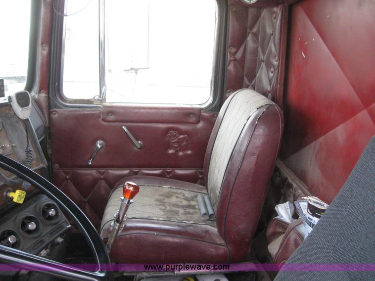 image for item 3098 1985 Mack R6869T semi truck