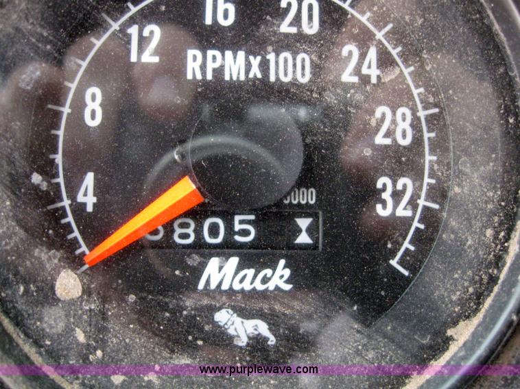 image for item 3098 1985 Mack R6869T semi truck
