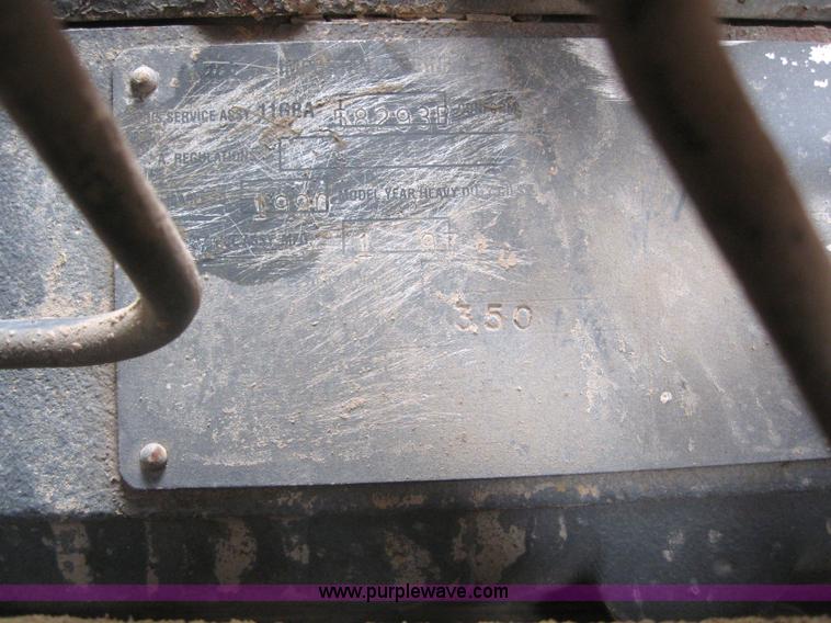 image for item 3098 1985 Mack R6869T semi truck