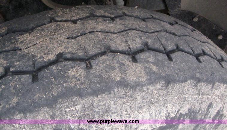 image for item 3098 1985 Mack R6869T semi truck