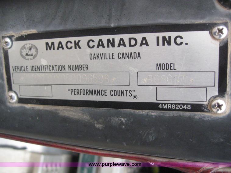 image for item 3098 1985 Mack R6869T semi truck