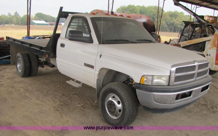 image for item 3469 2001 Dodge Ram 3500 flatbed truck