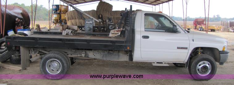 image for item 3469 2001 Dodge Ram 3500 flatbed truck