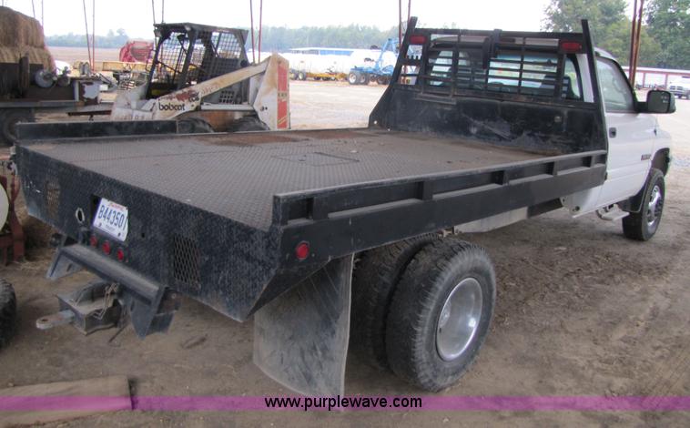 image for item 3469 2001 Dodge Ram 3500 flatbed truck