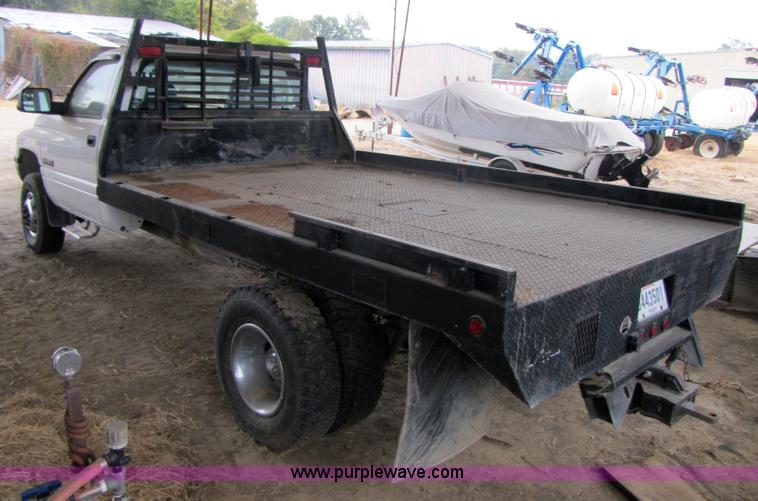 image for item 3469 2001 Dodge Ram 3500 flatbed truck