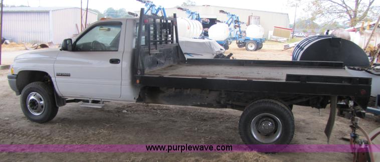 image for item 3469 2001 Dodge Ram 3500 flatbed truck